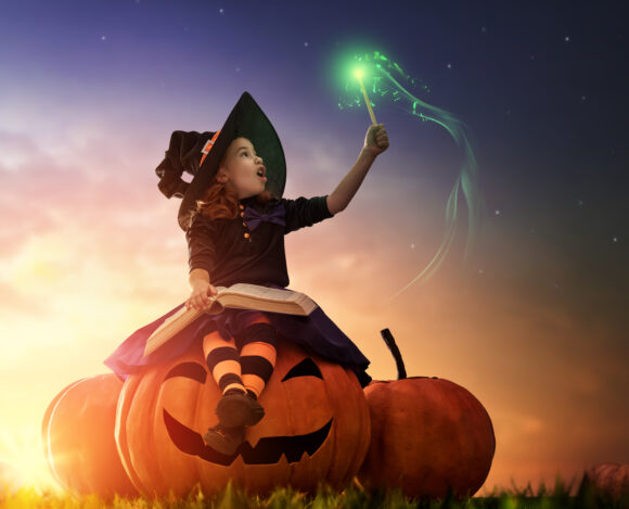 Co číst s dětmi na Halloween? Naše tipy na kouzelné i lehce strašidelné knihy